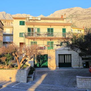 Apartmanok és Szobák Parkolóhellyel Makarska - 18028 (2)
