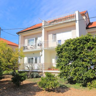 Apartmanok Parkolóhellyel Trogir - 18116 (2)