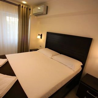 Garsoniera Sara Târgu Jiu (2)