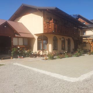 Casa Irinuca Sadova (2)