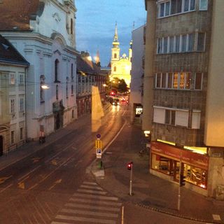 Bauhaus Studio with Parliament View Apartman Budapest (2)
