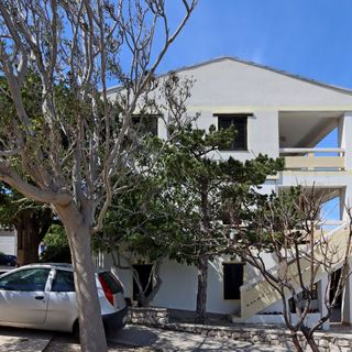 Apartmanok Parkolóhellyel Pag - 18325 (2)