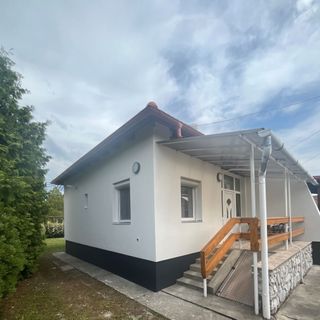 Holiday Apartman Mezőkövesd (3)