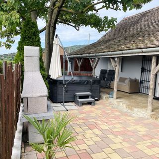 Maul-Lator Présbár és Bortrezor Apartman Villány (3)