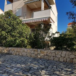 Apartman Dora Novalja (2)