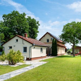 Kozák Apartman és Horgászház Békésszentandrás (4)