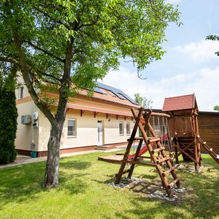 Kozák Apartman és Horgászház Békésszentandrás (5)