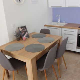 Hajnalka Apartman Balatonkenese (2)