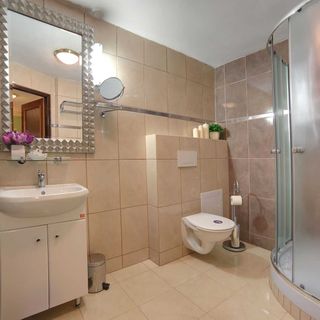 Masonic House Loket (4)