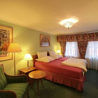 Masonic House Loket (5)