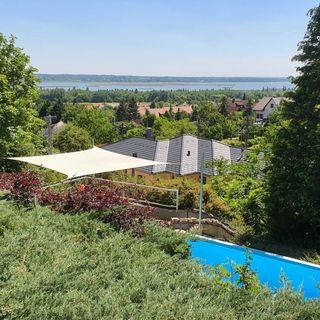 Panorámás-Medencés Nyaraló Velence (3)