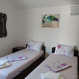 Căsuțele Danca Mraconia Eșelnița *** (3)