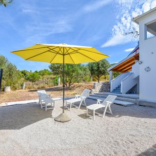 House Pine Shadow Pasman (5)