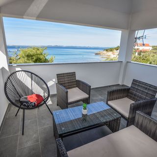 House Pine Shadow Pasman (2)