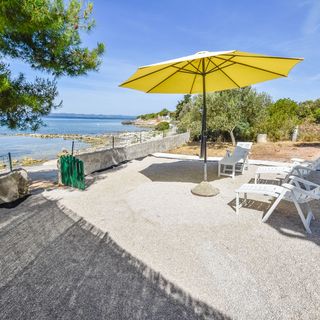 House Pine Shadow Pasman (3)