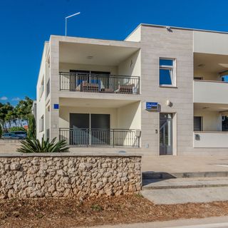 Apartmanok Parkolóhellyel Vir - 18519 (2)