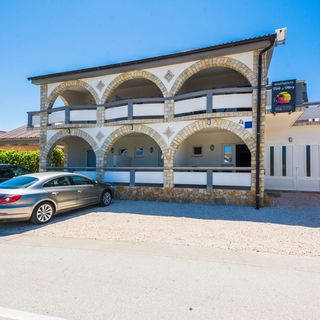 Apartmanok Parkolóhellyel Vir - 18540 (4)