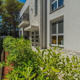 Apartmanok Parkolóhellyel Vir - 18550 (3)