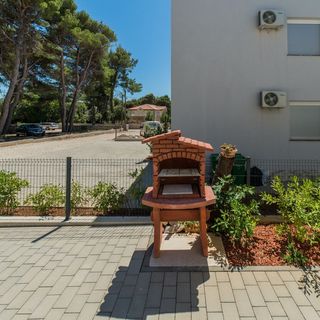 Apartmanok Parkolóhellyel Vir - 18550 (4)