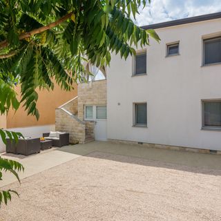 Apartmanok Parkolóhellyel Vir - 19100 (3)