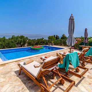 House Villa Getaway Mirca (2)