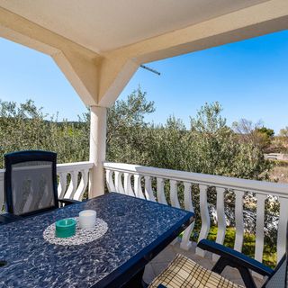 Apartman Gornji Karin - CDI141 (2)