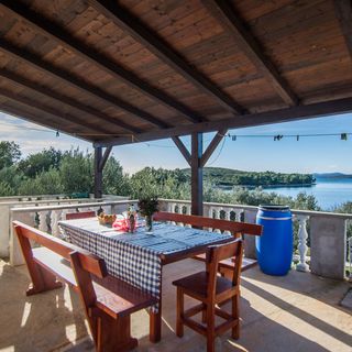 House Otusi Tkon (2)