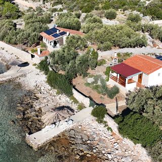 House Denebola Tkon (2)