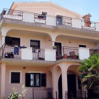 Apartmanok Parkolóhellyel Malinska, Krk - 19269 Malinska (2)