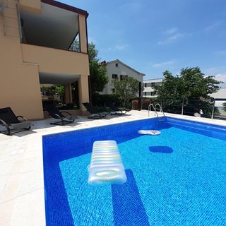 Apartmanok Családok Részére Medencével Malinska, Krk - 19304 Malinska (2)