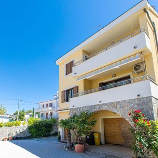 Apartmanok Parkolóhellyel Punat, Krk - 19318 Punat (3)