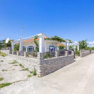 House Mladen Grohote (2)