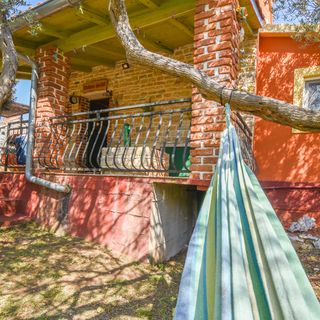 House Luce Nevidane (2)