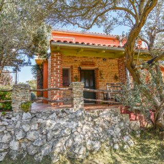 House Luce Nevidane (2)