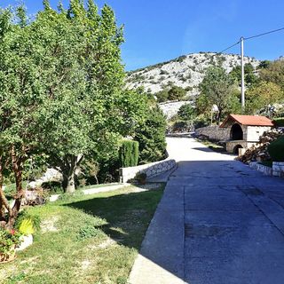 Apartment Jela-on the seafront Tribanj (4)