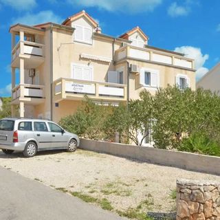 Apartments Leona Rogoznica (5)