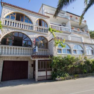 Apartments More Arbanija (5)