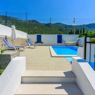 House Goldie Tribalj (4)