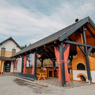 Cabana Deasupra Norilor Ghiduț (2)