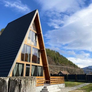 Hidden Cabin Brezoi (2)