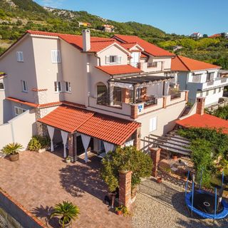 Apartmanok Gyermekes Családok Részére Banjol, Rab - 19804 Banjol (2)