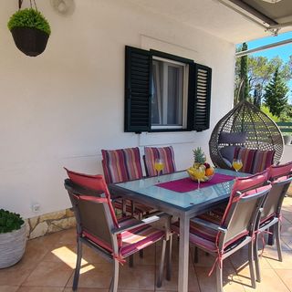 House Relaxing oasis Stari Grad (4)