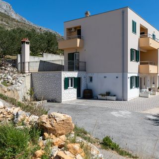 Apartmanok Parkolóhellyel Dugi Rat, Omis - 19516 Dugi Rat (3)