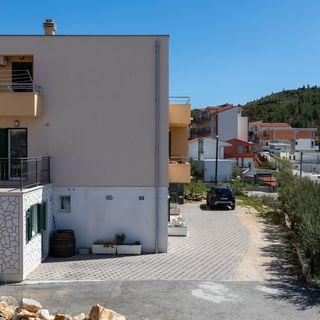 Apartmanok Parkolóhellyel Dugi Rat, Omis - 19516 Dugi Rat (4)