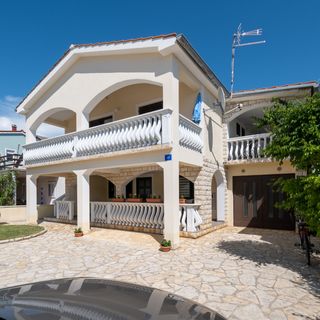 Apartmanok Parkolóhellyel Vir - 20147 (5)