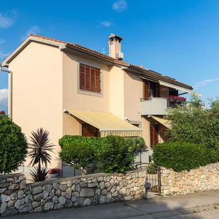 Apartmanok Parkolóhellyel Krk - 20361 (2)