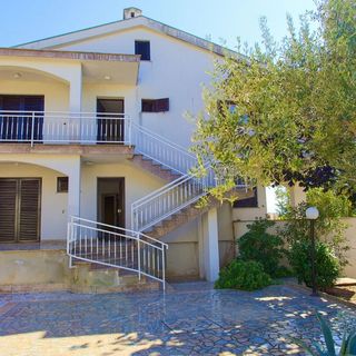 Apartmanok Parkolóhellyel Krk - 20369 (2)