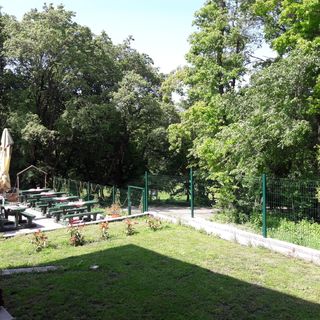 Tölgyfa Büfé és Vendégház Kesztölc Klastrompuszta (3)