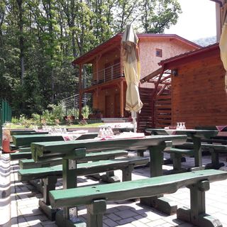 Tölgyfa Büfé és Vendégház Kesztölc Klastrompuszta (4)