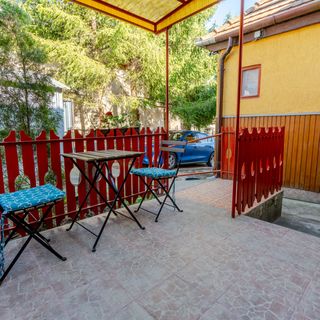 Sárga Ház A Kék Úton Becske (4)